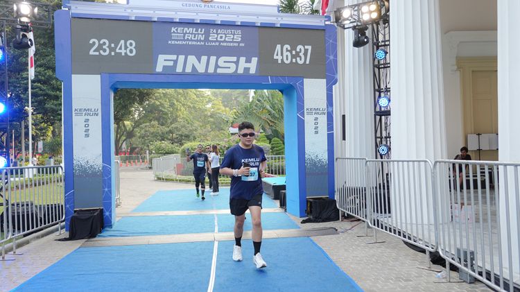 Race photo from KEMLU RUN 2025