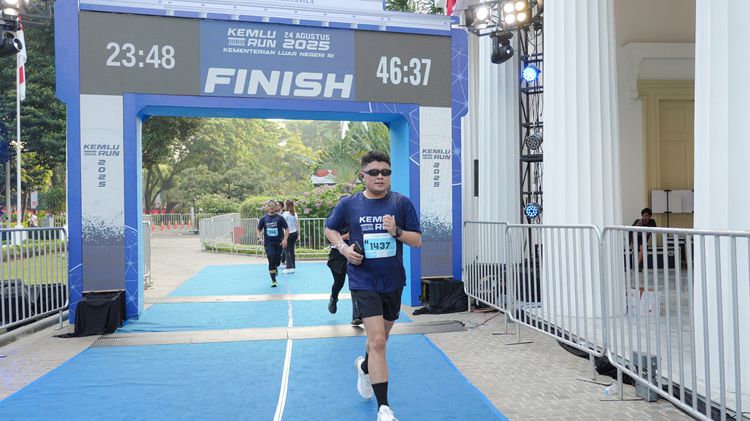 Race photo from KEMLU RUN 2025