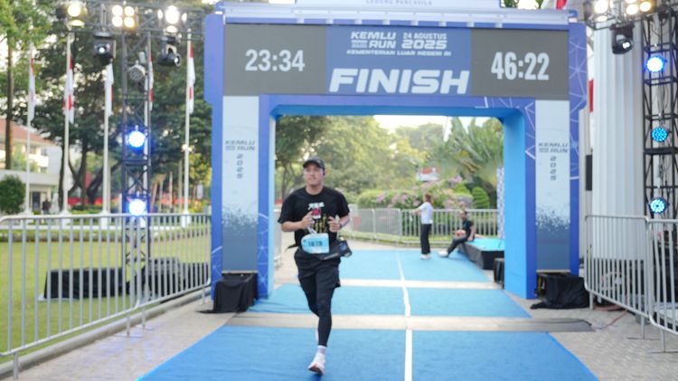 Race photo from KEMLU RUN 2025
