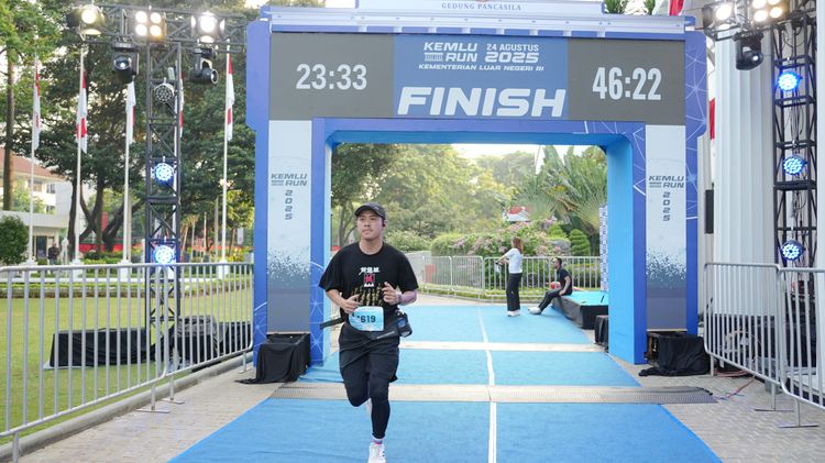 Race photo from KEMLU RUN 2025