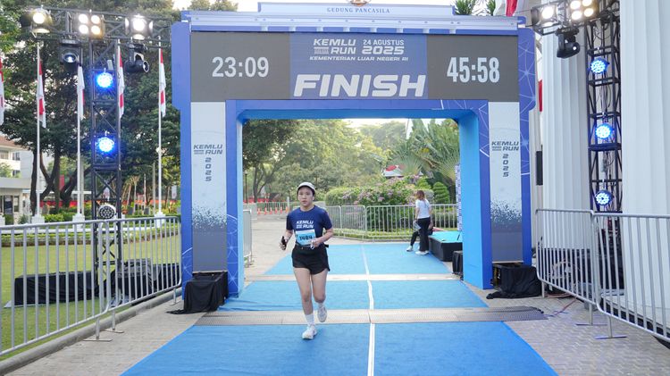 Race photo from KEMLU RUN 2025