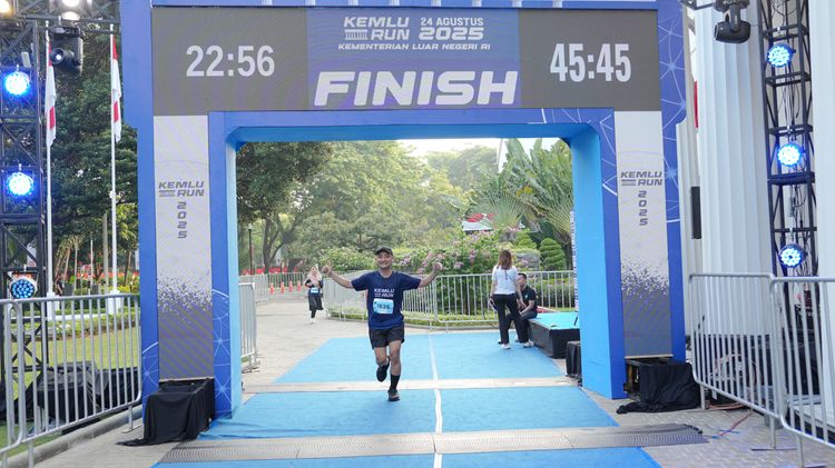 Race photo from KEMLU RUN 2025