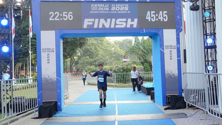 Race photo from KEMLU RUN 2025