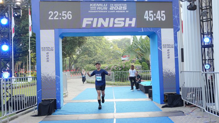 Race photo from KEMLU RUN 2025
