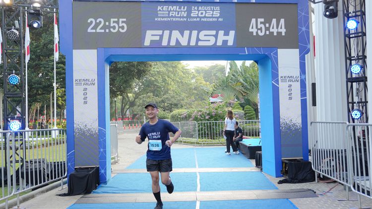 Race photo from KEMLU RUN 2025