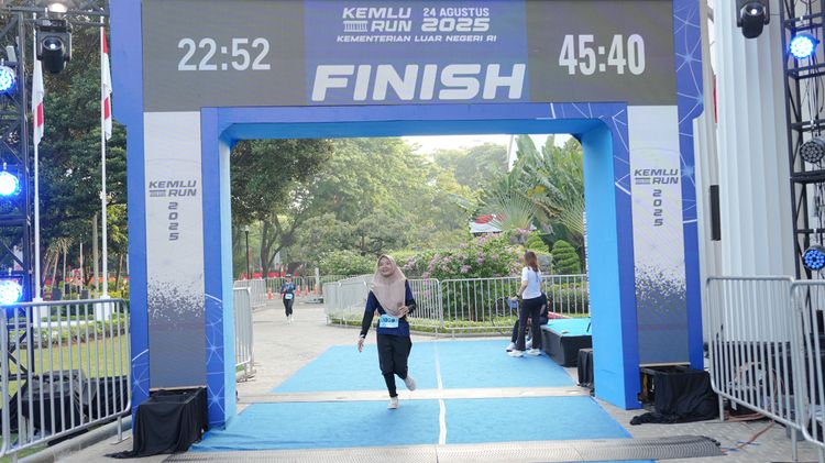 Race photo from KEMLU RUN 2025