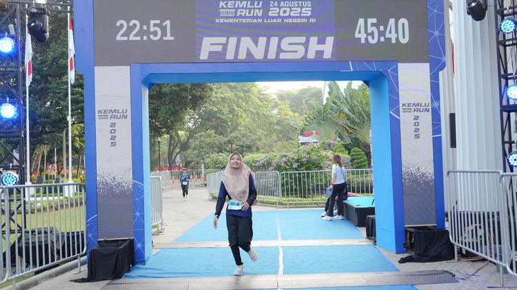 Race photo from KEMLU RUN 2025