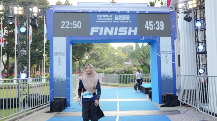 Race photo from KEMLU RUN 2025