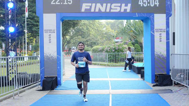 Race photo from KEMLU RUN 2025