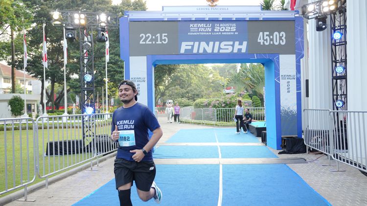 Race photo from KEMLU RUN 2025