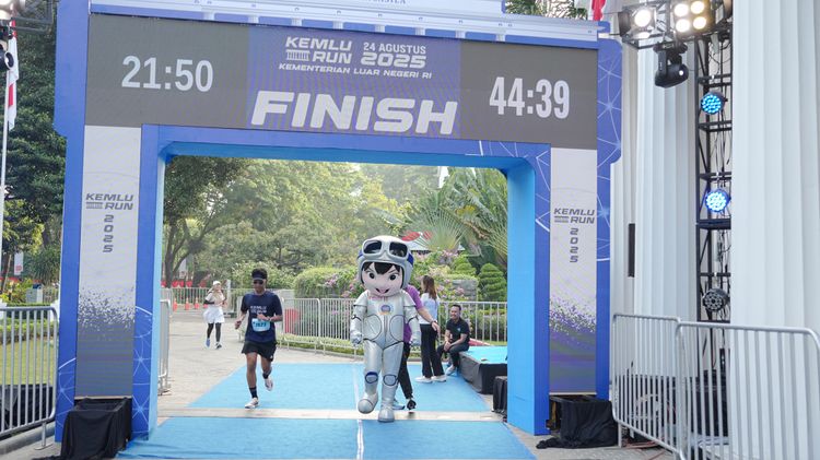 Race photo from KEMLU RUN 2025