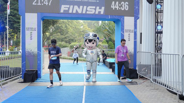 Race photo from KEMLU RUN 2025