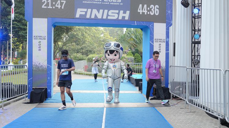 Race photo from KEMLU RUN 2025