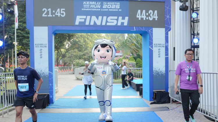 Race photo from KEMLU RUN 2025