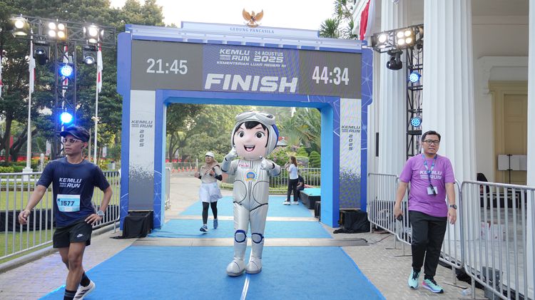 Race photo from KEMLU RUN 2025