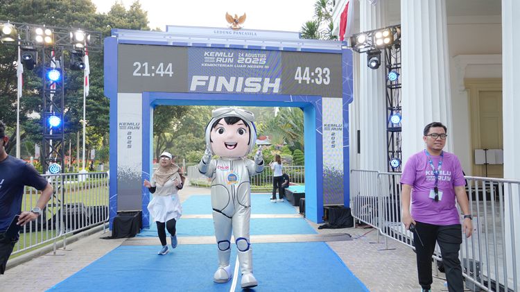 Race photo from KEMLU RUN 2025