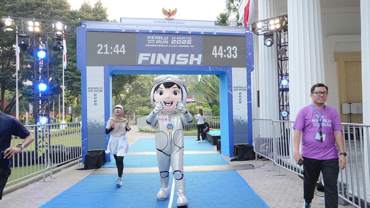 Race photo from KEMLU RUN 2025
