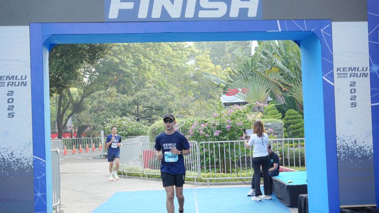Race photo from KEMLU RUN 2025