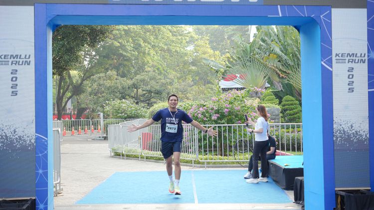 Race photo from KEMLU RUN 2025