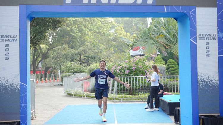 Race photo from KEMLU RUN 2025