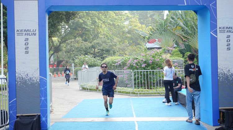 Race photo from KEMLU RUN 2025