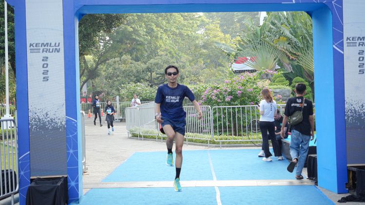 Race photo from KEMLU RUN 2025