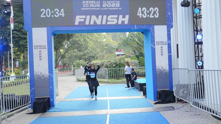 Race photo from KEMLU RUN 2025