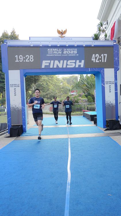 Race photo from KEMLU RUN 2025