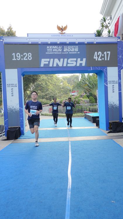 Race photo from KEMLU RUN 2025