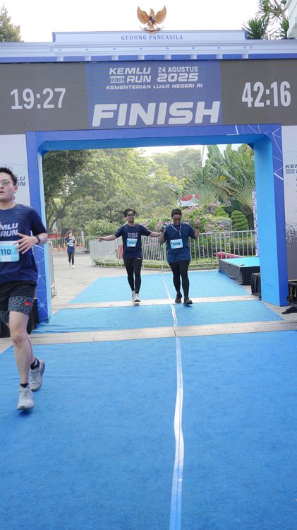 Race photo from KEMLU RUN 2025