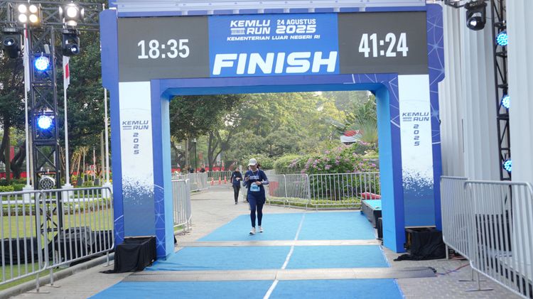 Race photo from KEMLU RUN 2025