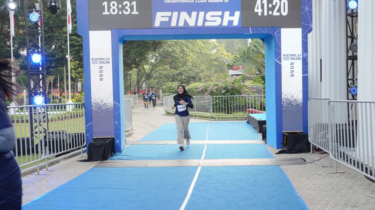 Race photo from KEMLU RUN 2025