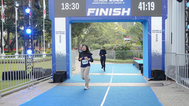 Race photo from KEMLU RUN 2025