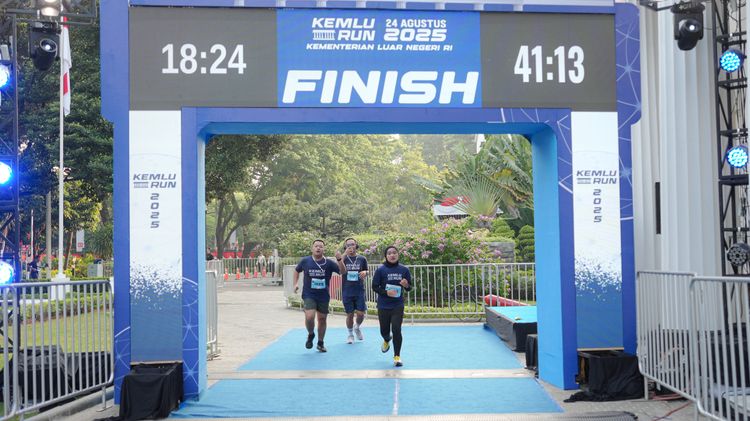 Race photo from KEMLU RUN 2025