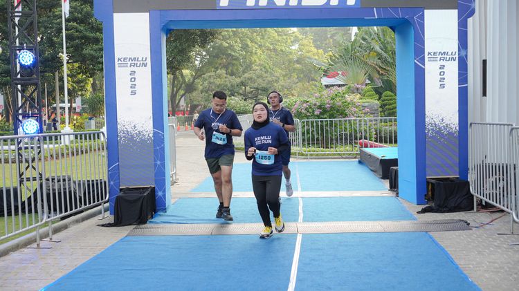 Race photo from KEMLU RUN 2025