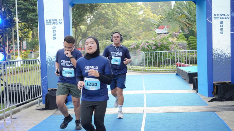 Race photo from KEMLU RUN 2025
