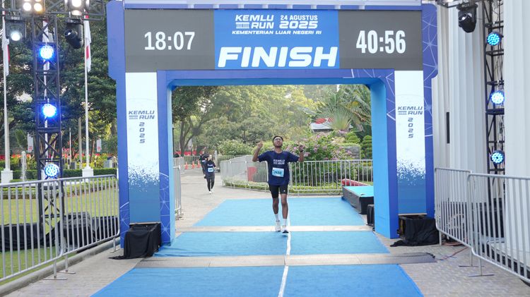 Race photo from KEMLU RUN 2025