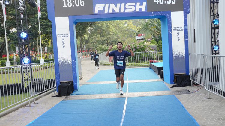 Race photo from KEMLU RUN 2025