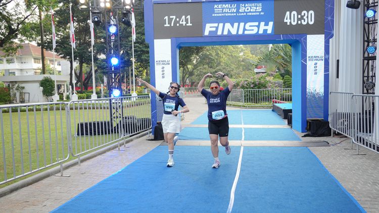 Race photo from KEMLU RUN 2025