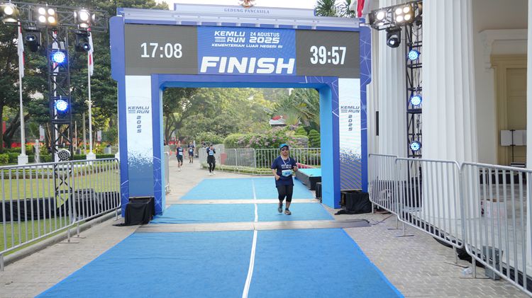Race photo from KEMLU RUN 2025
