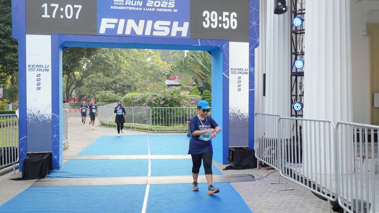 Race photo from KEMLU RUN 2025