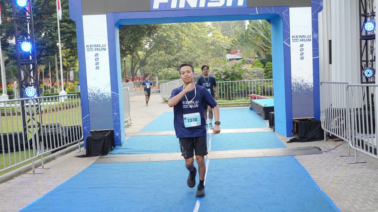 Race photo from KEMLU RUN 2025