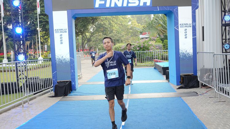 Race photo from KEMLU RUN 2025