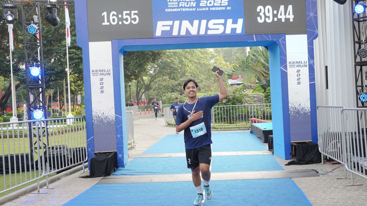 Race photo from KEMLU RUN 2025