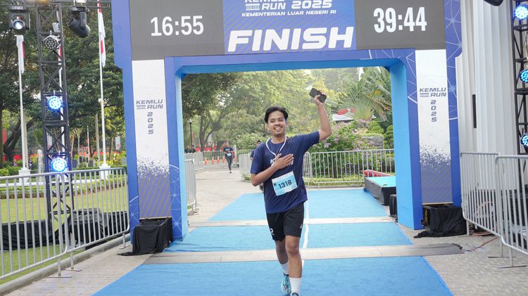 Race photo from KEMLU RUN 2025