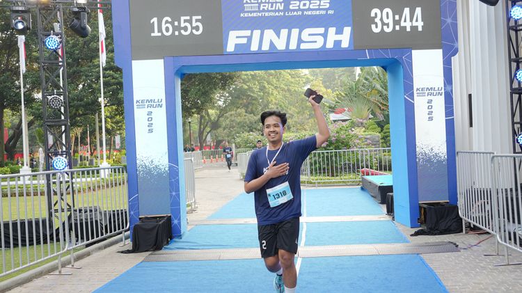 Race photo from KEMLU RUN 2025