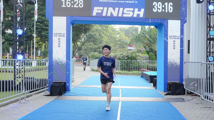 Race photo from KEMLU RUN 2025