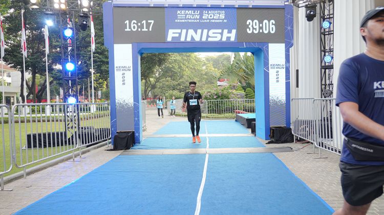 Race photo from KEMLU RUN 2025