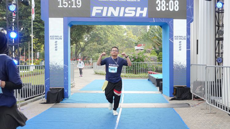 Race photo from KEMLU RUN 2025