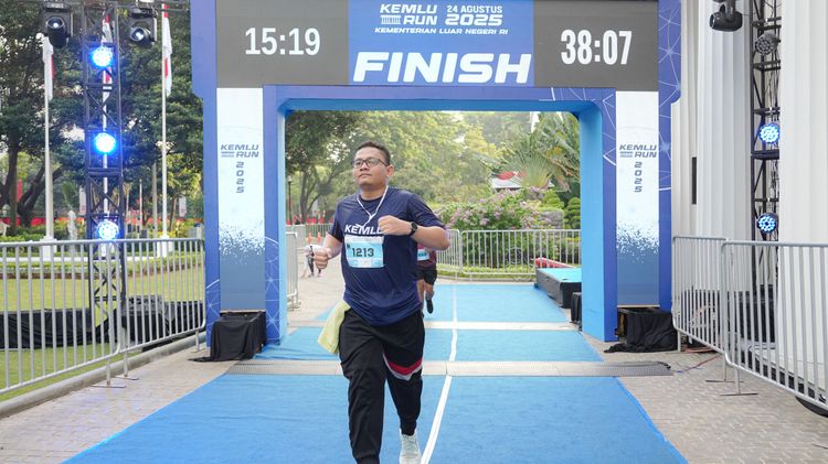 Race photo from KEMLU RUN 2025